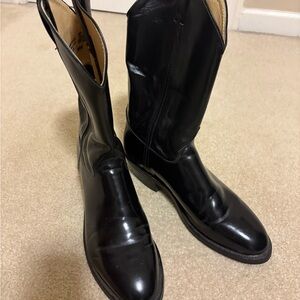 NWOT: Justin Boots Classic Black Western Boots - Men’s